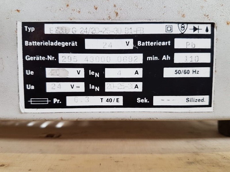 Acculader 24 Volt Acculader 230 Volt Battery Charger - Tool/ Equipment: picture 3 Acculader 24 Volt Acculader 230 Volt Battery Charger - Tool/ Equipment: picture 3