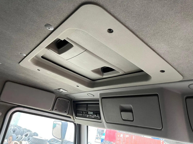 Box truck Renault Midlum 270 versnellingsbak defect: picture 13 Box truck Renault Midlum 270 versnellingsbak defect: picture 13