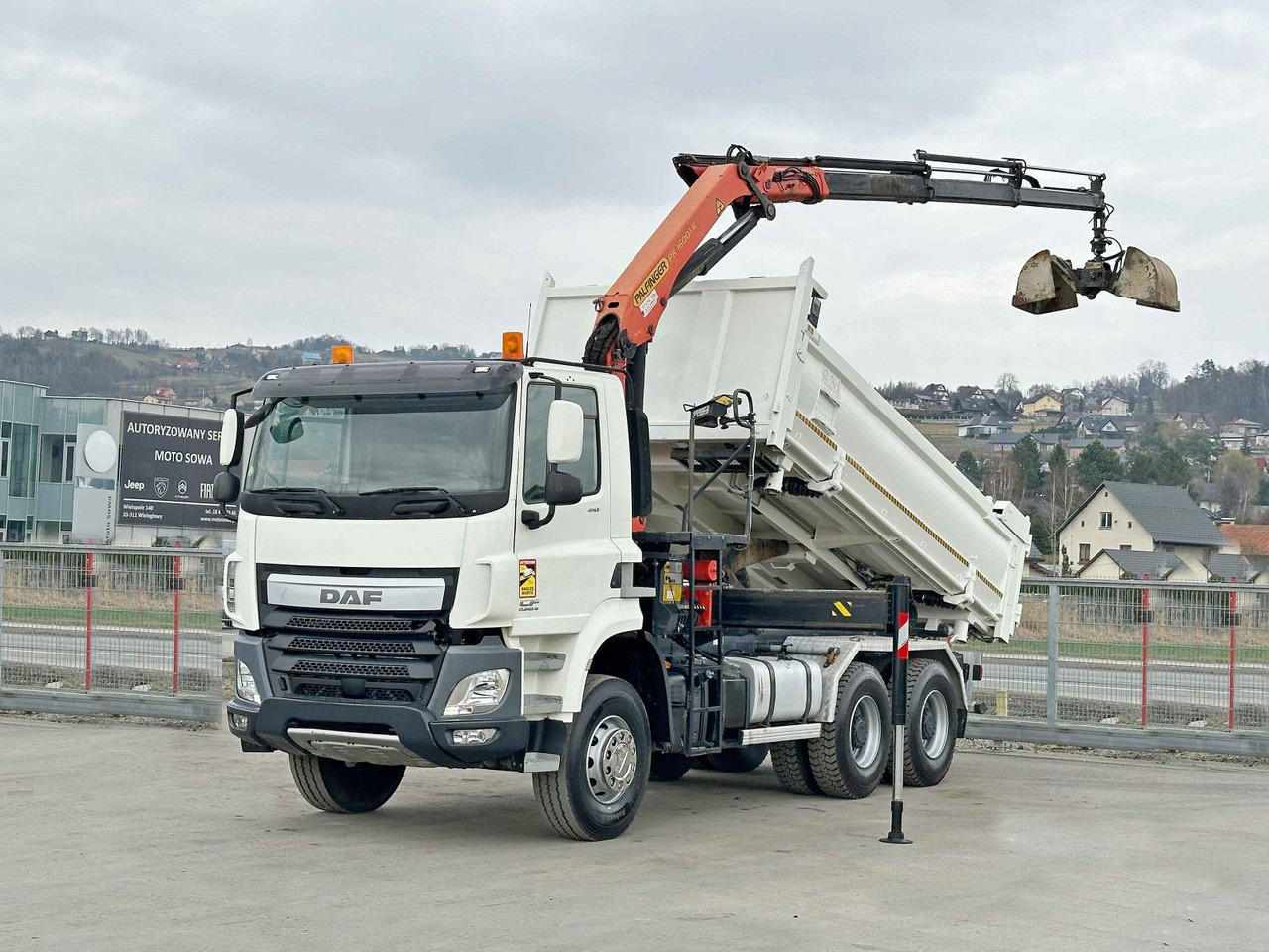 DAF CF 410 * Kipper 4,90 m + PK 16001 - K B * 6x4 - Crane truck: picture 2 DAF CF 410 * Kipper 4,90 m + PK 16001 - K B * 6x4 - Crane truck: picture 2
