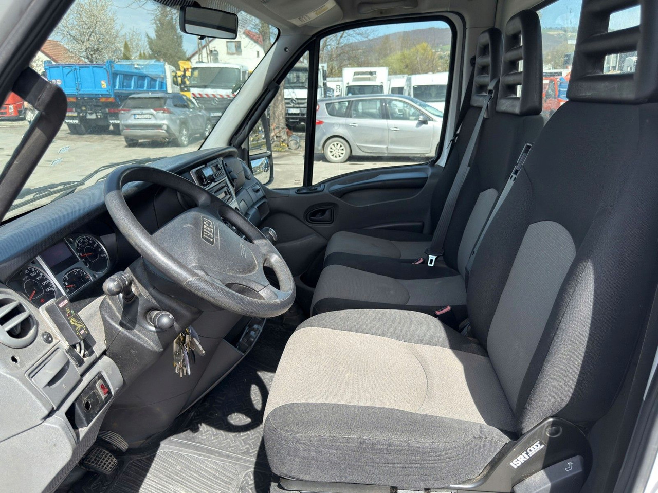 Open body delivery van Iveco Daily 65C14 Pritsche 3,75 m FASSI F38 A.22: picture 12 Open body delivery van Iveco Daily 65C14 Pritsche 3,75 m FASSI F38 A.22: picture 12