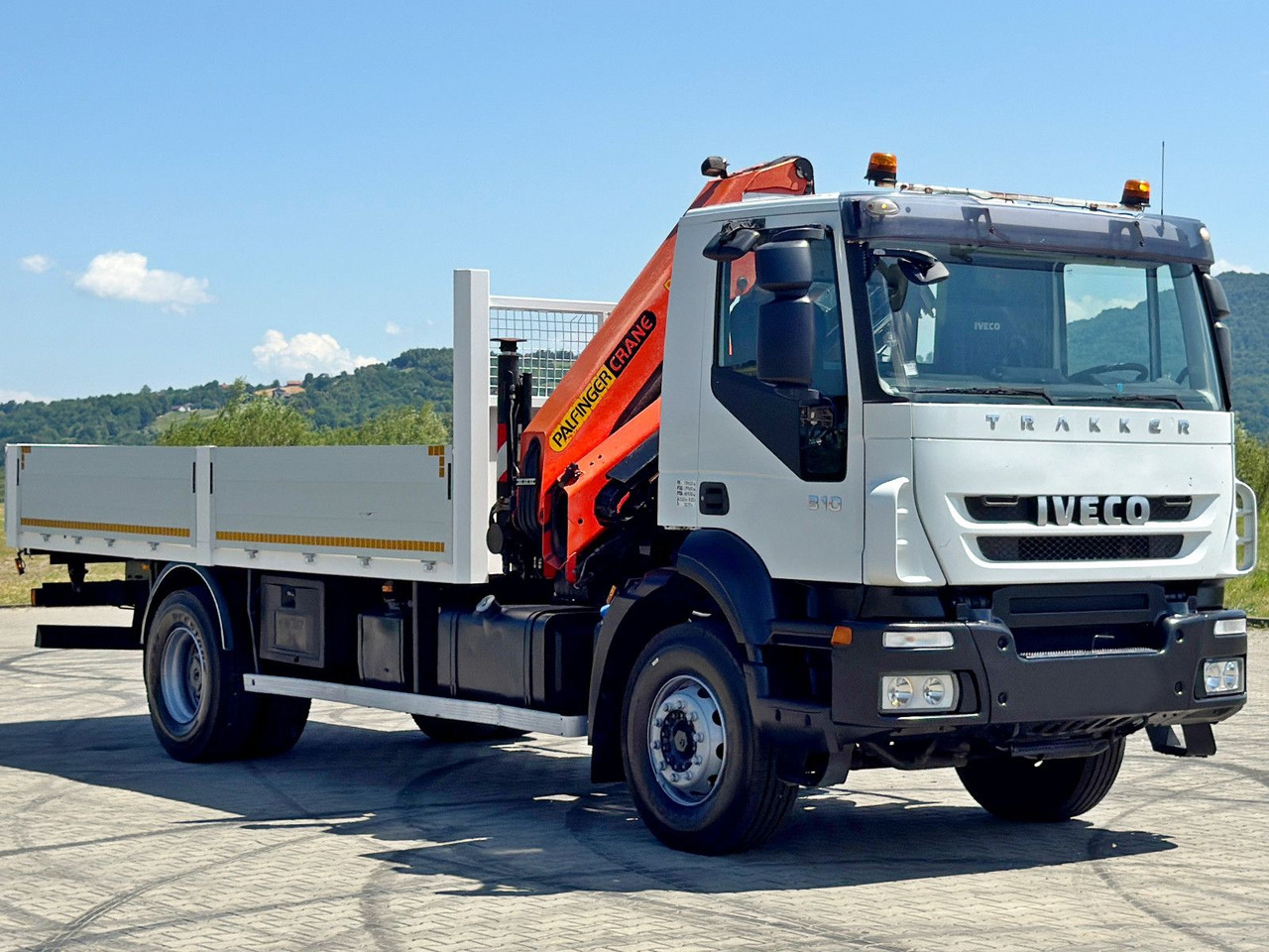 Iveco TRAKKER 310* PRITSCHE 6,00 m * PK 15500 * TOP - Crane truck: picture 4 Iveco TRAKKER 310* PRITSCHE 6,00 m * PK 15500 * TOP - Crane truck: picture 4