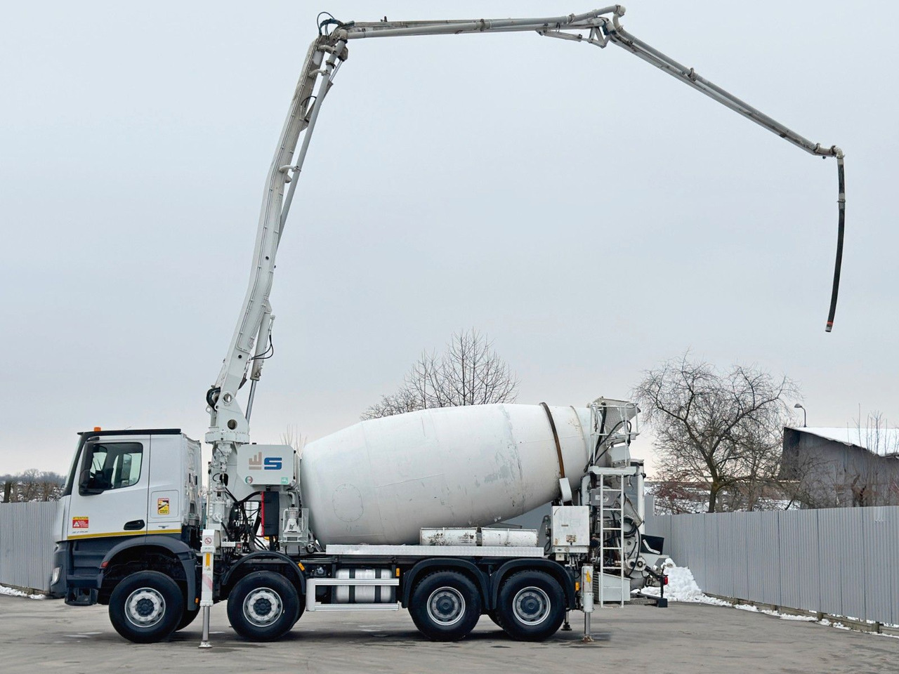 Mercedes-Benz AROCS 3743 * Betonpumpe + FUNK * 8x4 * TOP - Concrete pump truck: picture 5 Mercedes-Benz AROCS 3743 * Betonpumpe + FUNK * 8x4 * TOP - Concrete pump truck: picture 5