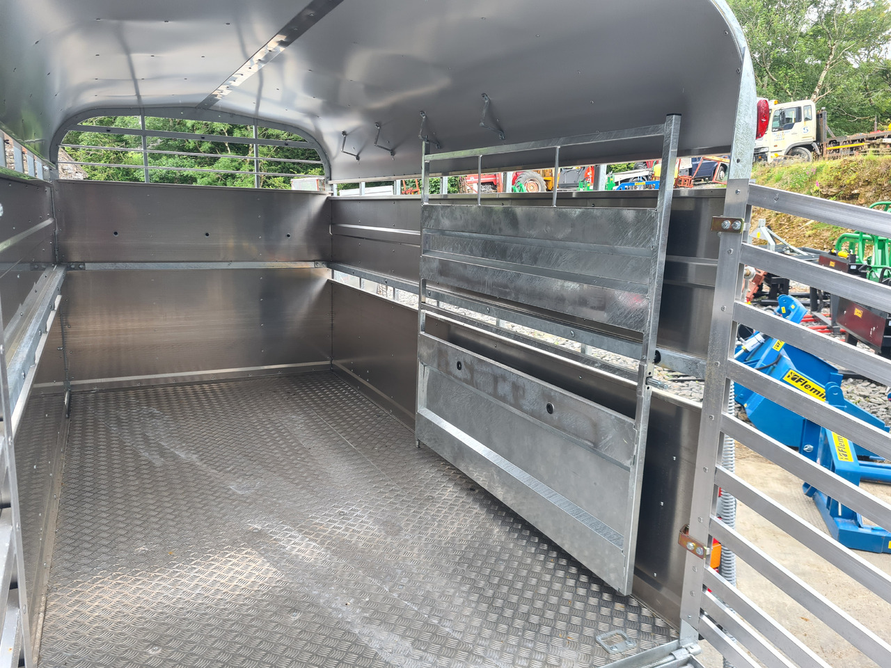 12 x 6 Nugent Livestock Trailer - Livestock trailer: picture 3 12 x 6 Nugent Livestock Trailer - Livestock trailer: picture 3