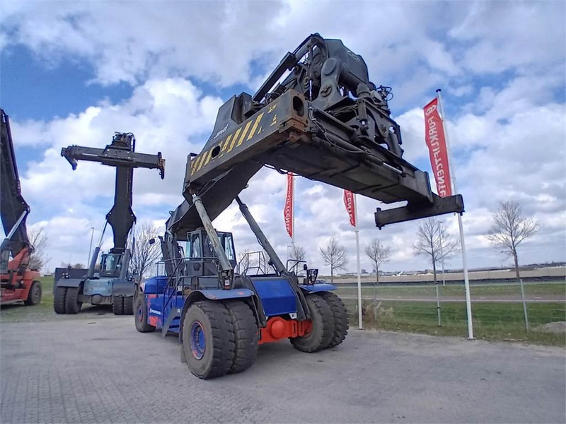 Linde C4531TL - Reach stacker: picture 3 Linde C4531TL - Reach stacker: picture 3