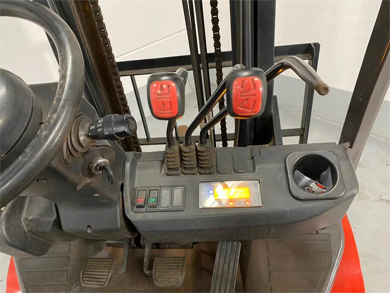 LPG forklift Manitou MI25G: picture 7