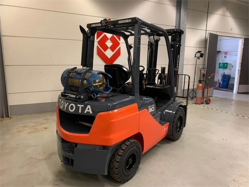LPG forklift Toyota 02-8FGF30: picture 6 LPG forklift Toyota 02-8FGF30: picture 6