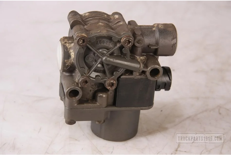 Bosch Compressed Air System Drukregelaar ABS MAN - Valve for Truck: picture 1 Bosch Compressed Air System Drukregelaar ABS MAN - Valve for Truck: picture 1
