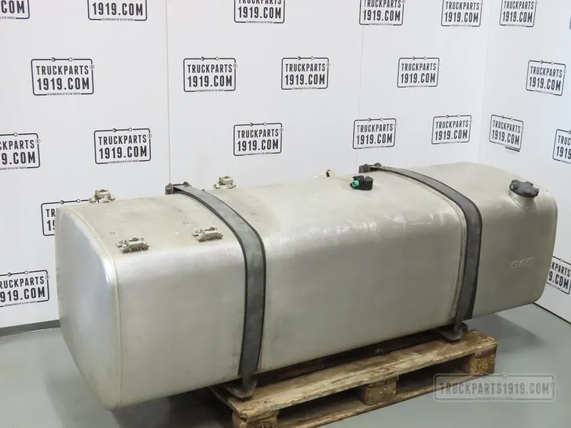 DAF 1945569 | Brandstoftank + steunen 690L - Fuel tank for Truck: picture 1 DAF 1945569 | Brandstoftank + steunen 690L - Fuel tank for Truck: picture 1