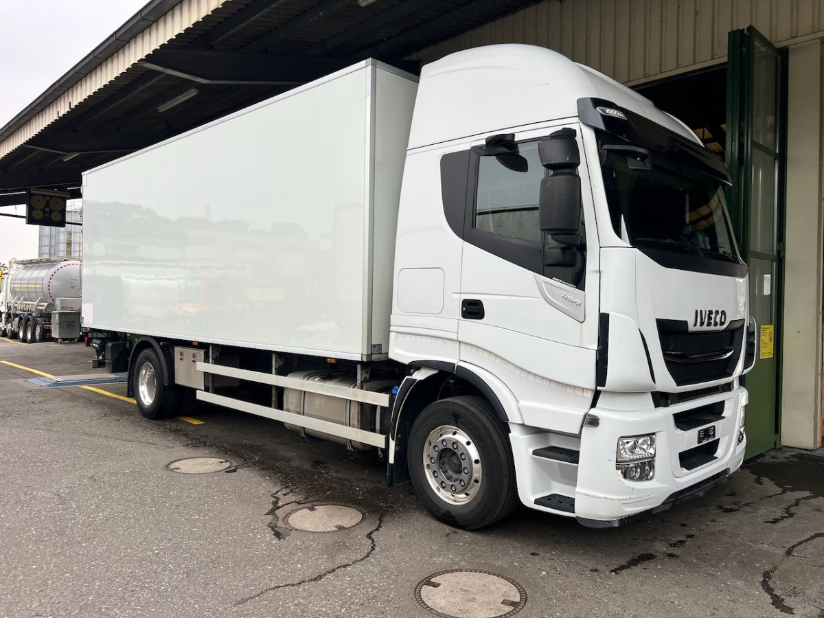 IVECO 190S46 Stralis - Box truck: picture 1 IVECO 190S46 Stralis - Box truck: picture 1