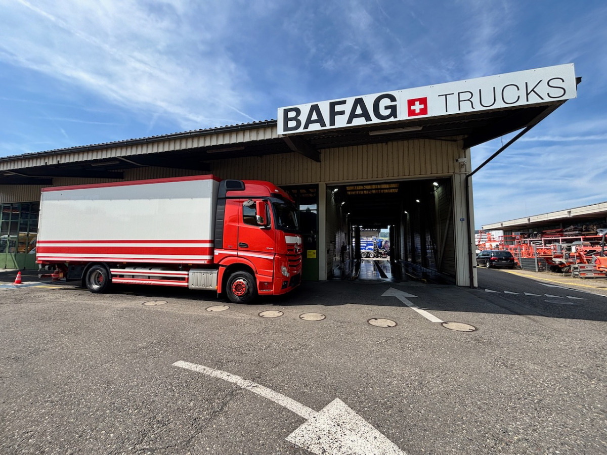 MERCEDES Actros 1848 - Box truck: picture 2 MERCEDES Actros 1848 - Box truck: picture 2