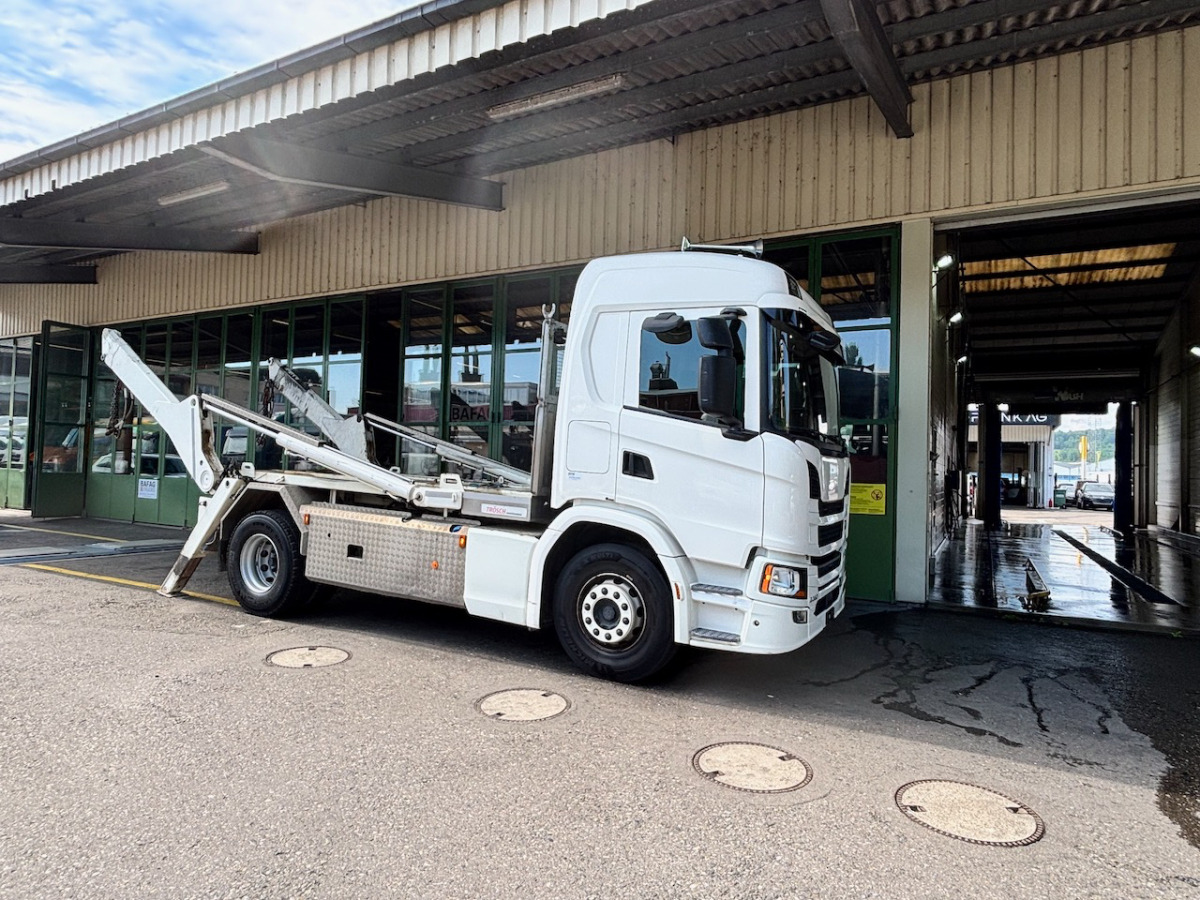 Skip loader truck SCANIA G360: picture 22