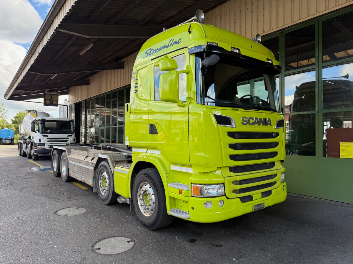 SCANIA R490 8x4 - Hook lift truck: picture 1 SCANIA R490 8x4 - Hook lift truck: picture 1