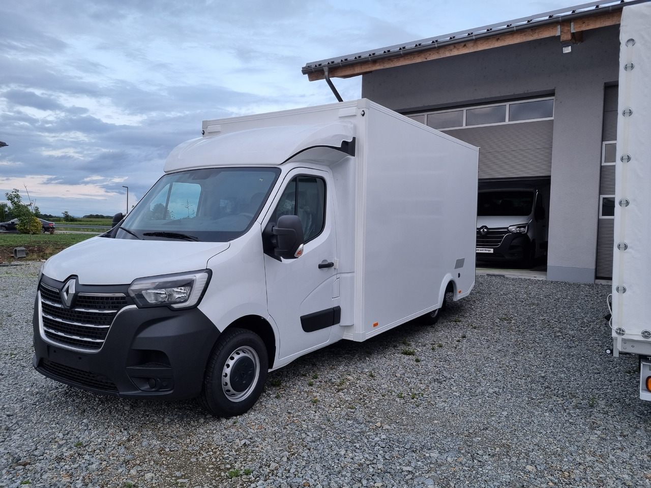 Renault Master 165 Koffer Platform Tiefrahmen - Closed box van: picture 4 Renault Master 165 Koffer Platform Tiefrahmen - Closed box van: picture 4