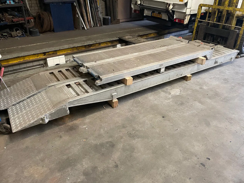 Tire for Truck Hankook 425/65 R22,5  4 stuks LEAD: picture 7