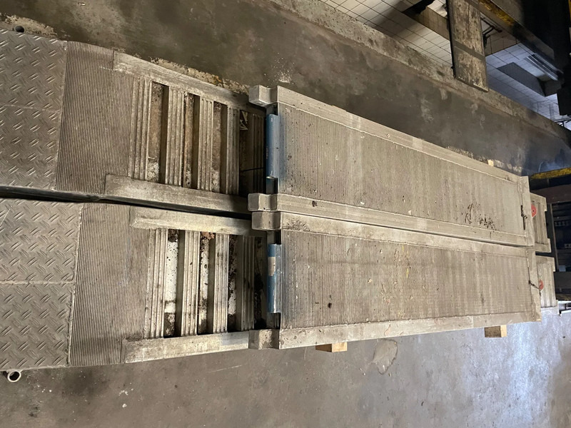 Tire for Truck Hankook 425/65 R22,5  4 stuks LEAD: picture 9