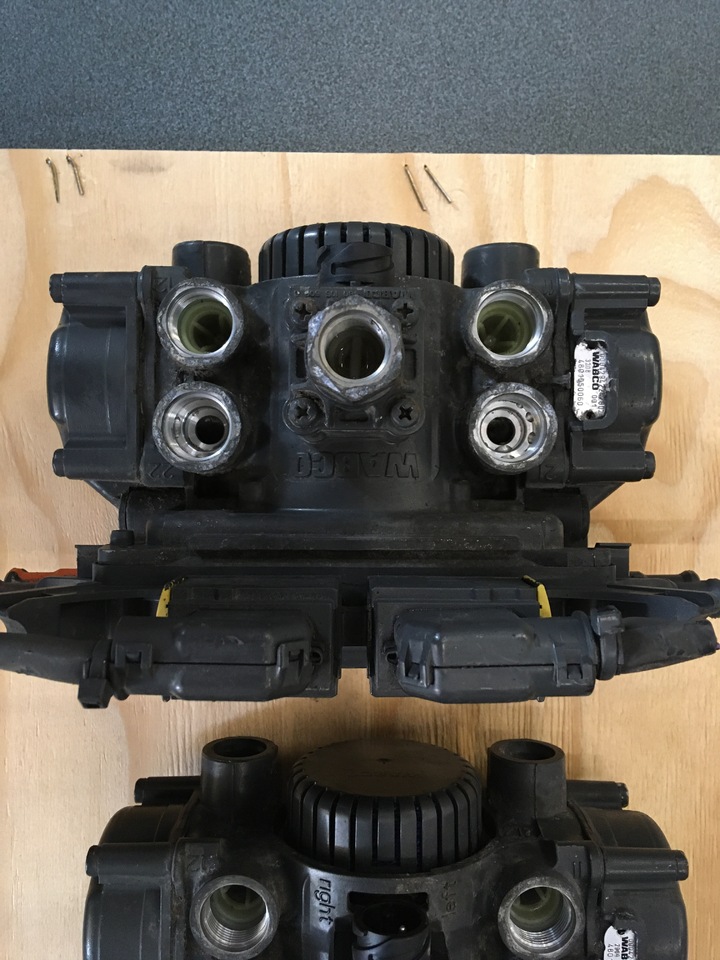AXLE MODULATOR EPB-2 ACTROS-ATEGO - Brake parts for Truck: picture 2 AXLE MODULATOR EPB-2 ACTROS-ATEGO - Brake parts for Truck: picture 2