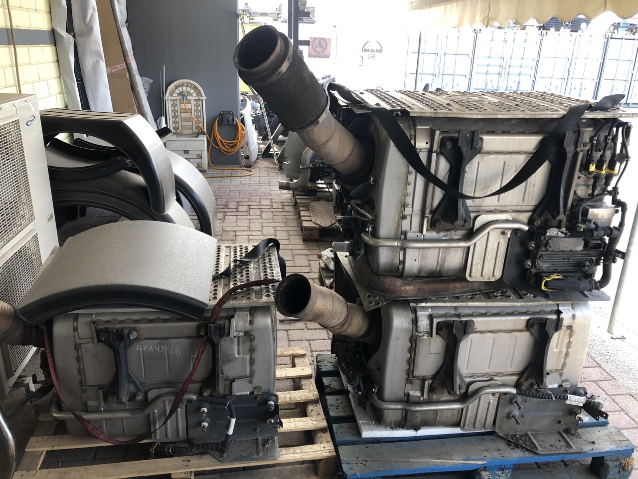 EXHAUST AFTERTREATMENT EURO6-EURO5 MERCEDES ACTROS MP4 - Exhaust manifold for Truck: picture 5 EXHAUST AFTERTREATMENT EURO6-EURO5 MERCEDES ACTROS MP4 - Exhaust manifold for Truck: picture 5