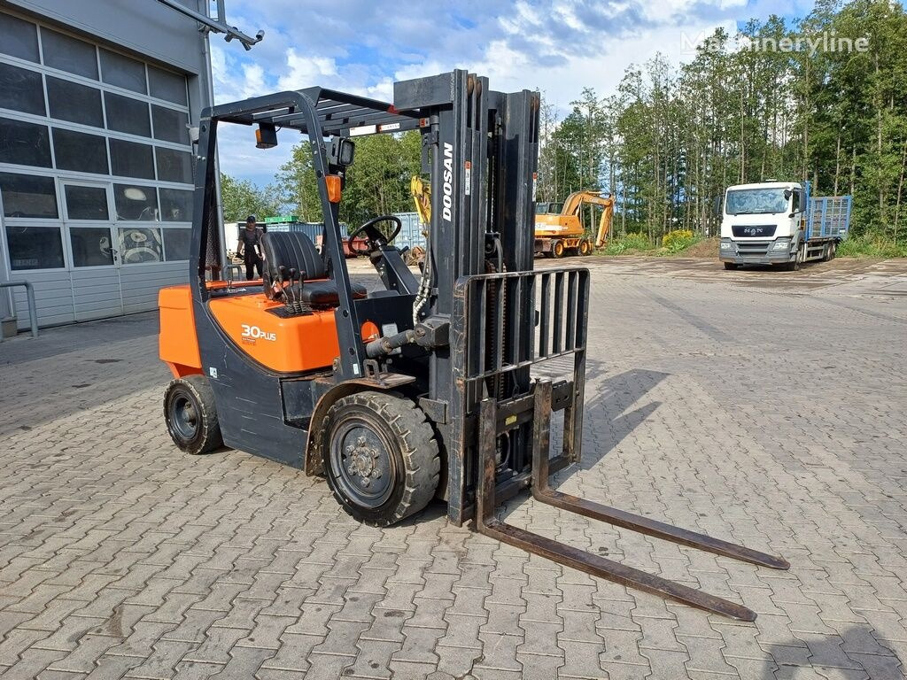 Doosan D30 GP PLUS - Diesel forklift: picture 2 Doosan D30 GP PLUS - Diesel forklift: picture 2