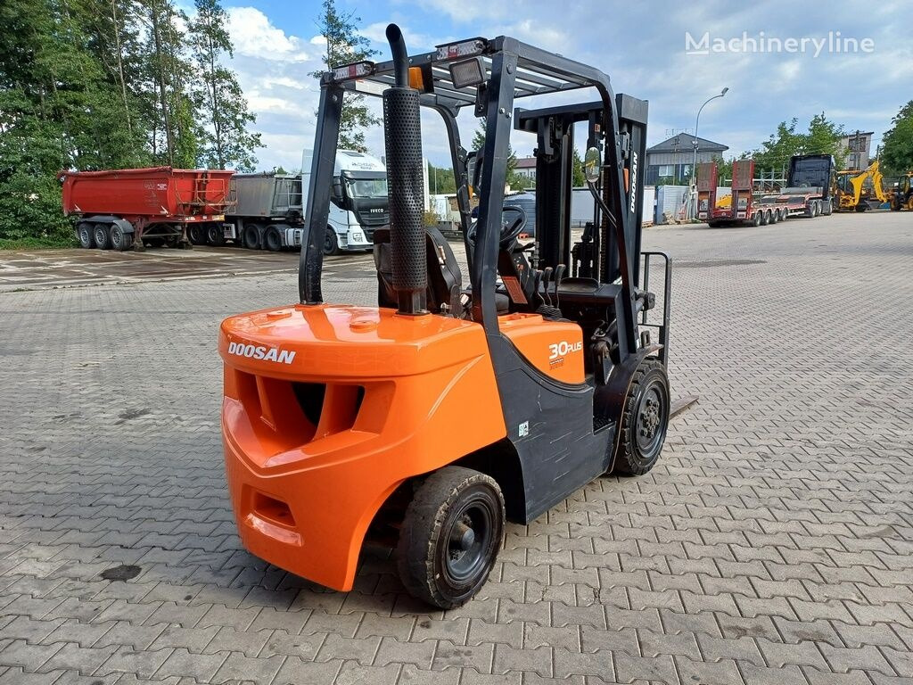Doosan D30 GP PLUS - Diesel forklift: picture 4 Doosan D30 GP PLUS - Diesel forklift: picture 4
