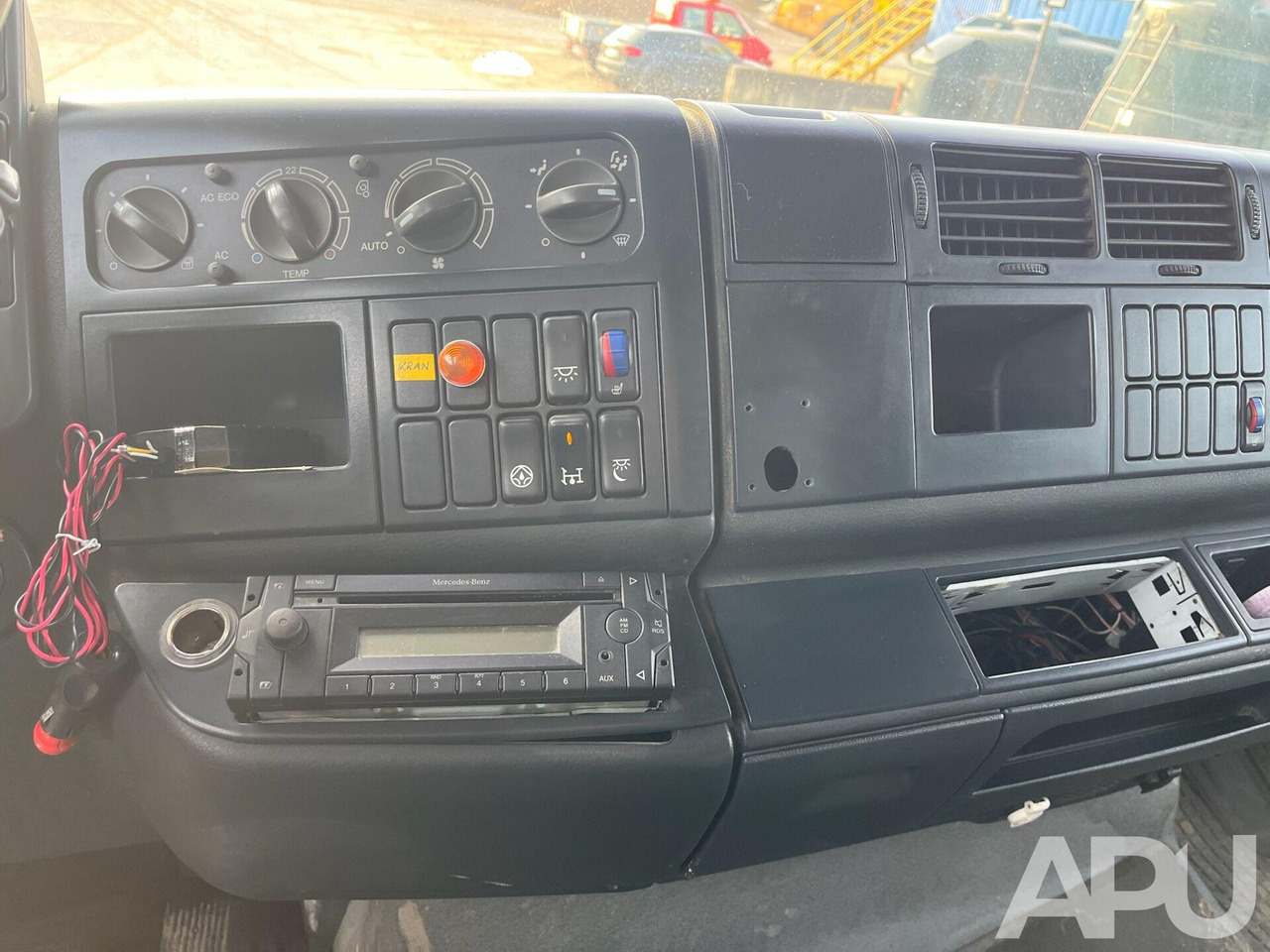 MAN TGA 26.480 - Dropside/ Flatbed truck, Crane truck: picture 3 MAN TGA 26.480 - Dropside/ Flatbed truck, Crane truck: picture 3