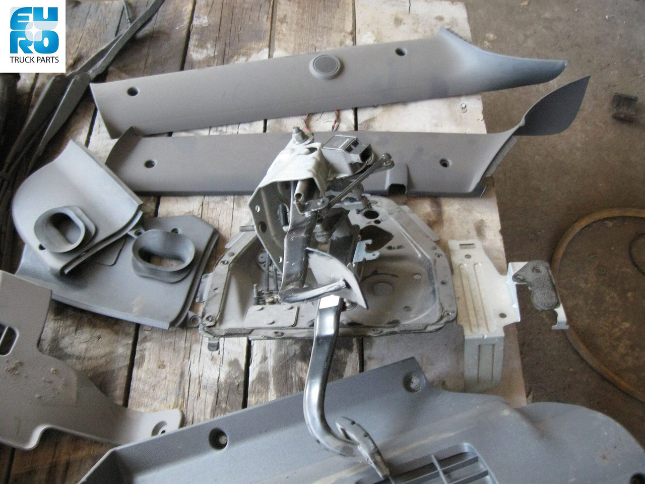 SCANIA 8x4 2005-2018 ,CAB. P230 RHD - LHD EXCHANGE SET 000024 - Body and exterior for Truck: picture 4 SCANIA 8x4 2005-2018 ,CAB. P230 RHD - LHD EXCHANGE SET 000024 - Body and exterior for Truck: picture 4