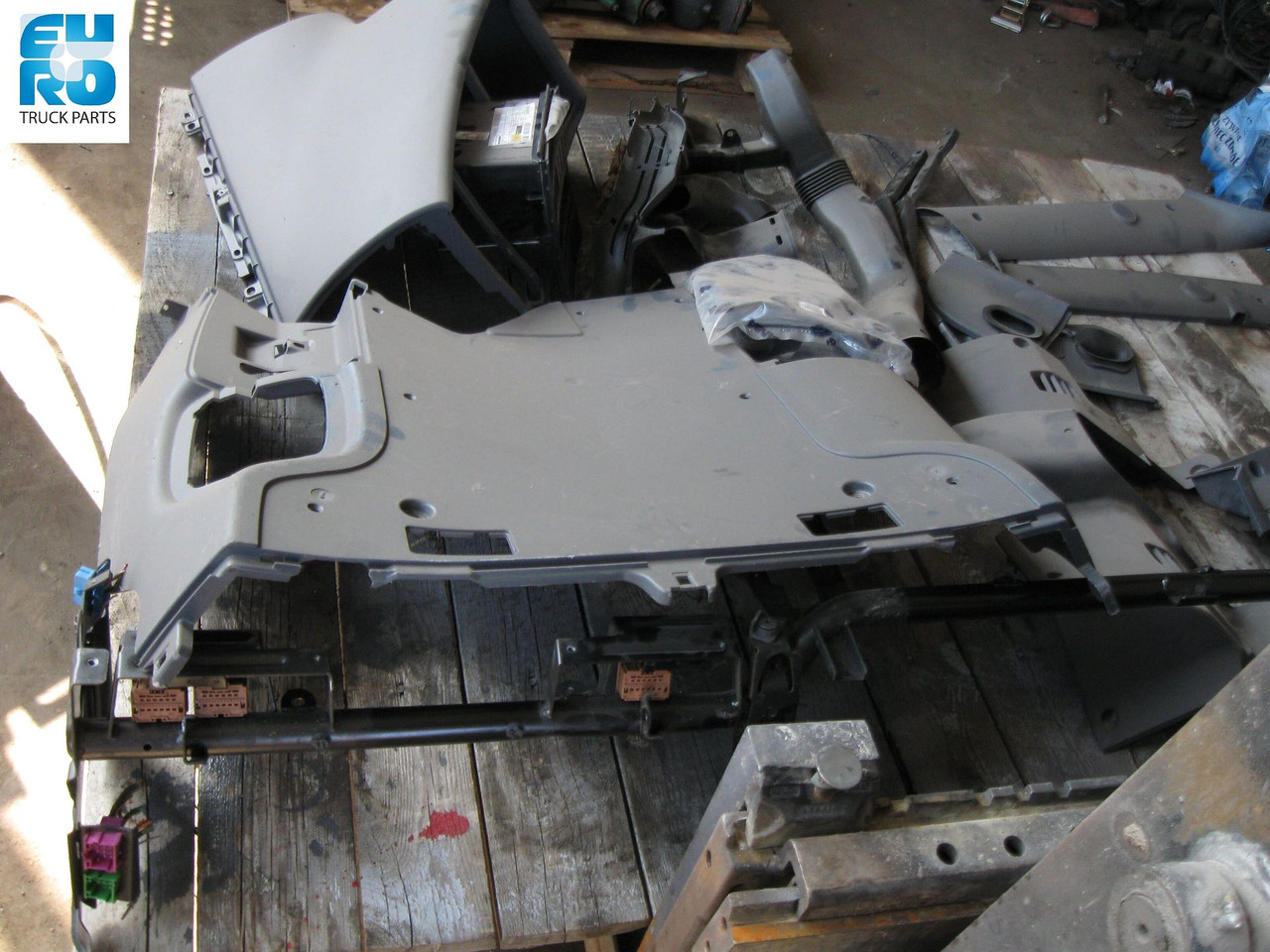 SCANIA 8x4 2005-2018 ,CAB. P230 RHD - LHD EXCHANGE SET 000024 - Body and exterior for Truck: picture 2 SCANIA 8x4 2005-2018 ,CAB. P230 RHD - LHD EXCHANGE SET 000024 - Body and exterior for Truck: picture 2