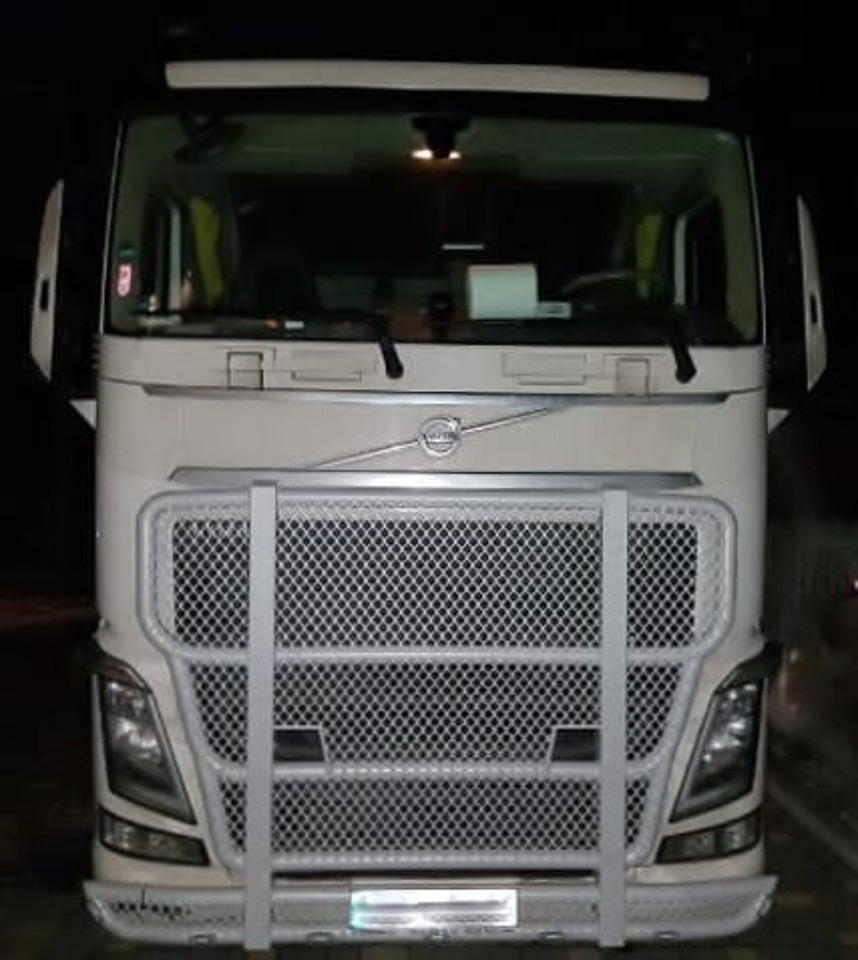 Volvo FH4 BULLBAR RVS primer NIET GESPOTEN 000010 - Body and exterior for Truck: picture 4 Volvo FH4 BULLBAR RVS primer NIET GESPOTEN 000010 - Body and exterior for Truck: picture 4