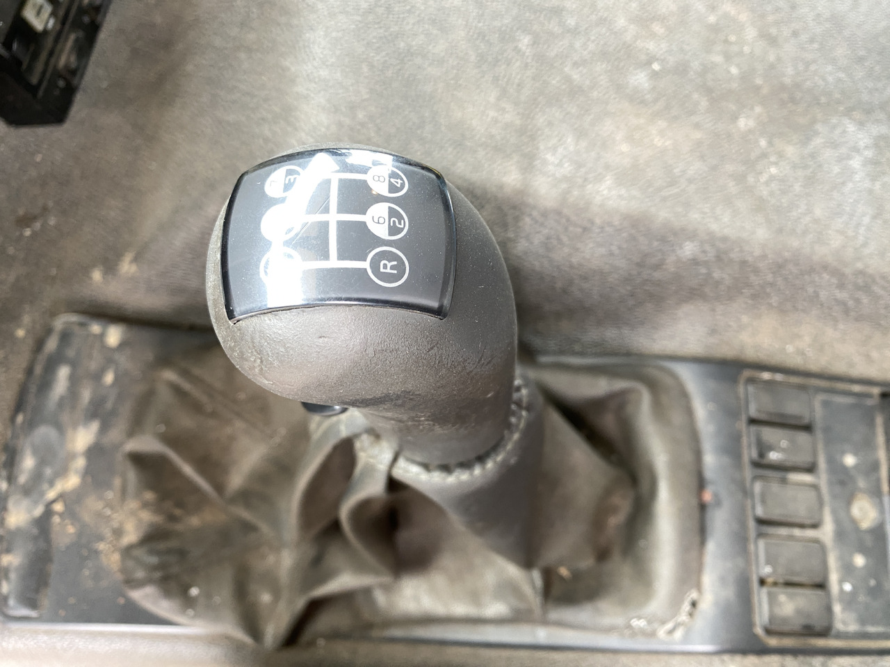 Refrigerator truck for transportation of food VOLVO FL 280: picture 8