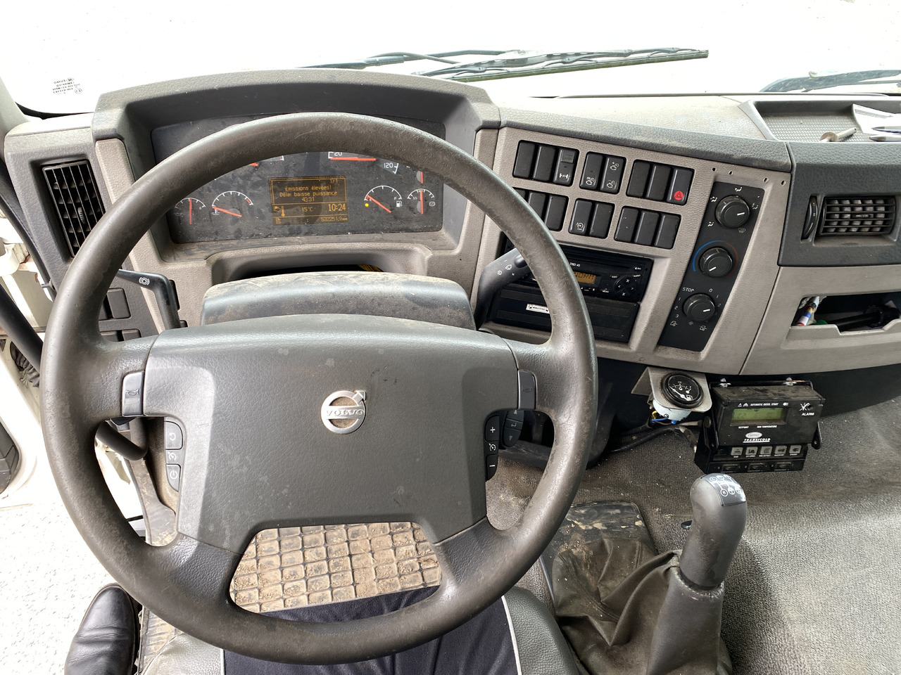 Refrigerator truck for transportation of food VOLVO FL 280: picture 9