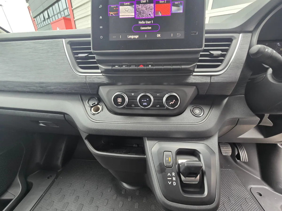 NEW Renault Trafic Exclusive 170BHP/150BHP Auto White - Panel van: picture 3 NEW Renault Trafic Exclusive 170BHP/150BHP Auto White - Panel van: picture 3