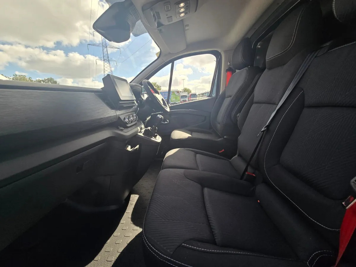 NEW Renault Trafic Exclusive 170BHP/150BHP Manual White - Panel van: picture 5 NEW Renault Trafic Exclusive 170BHP/150BHP Manual White - Panel van: picture 5