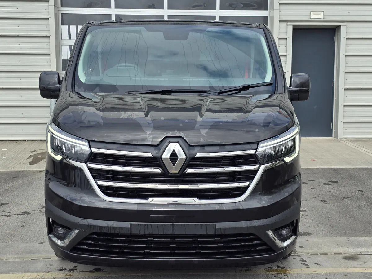 New Renault Trafic Red Edition -150BHP - Small van: picture 5 New Renault Trafic Red Edition -150BHP - Small van: picture 5