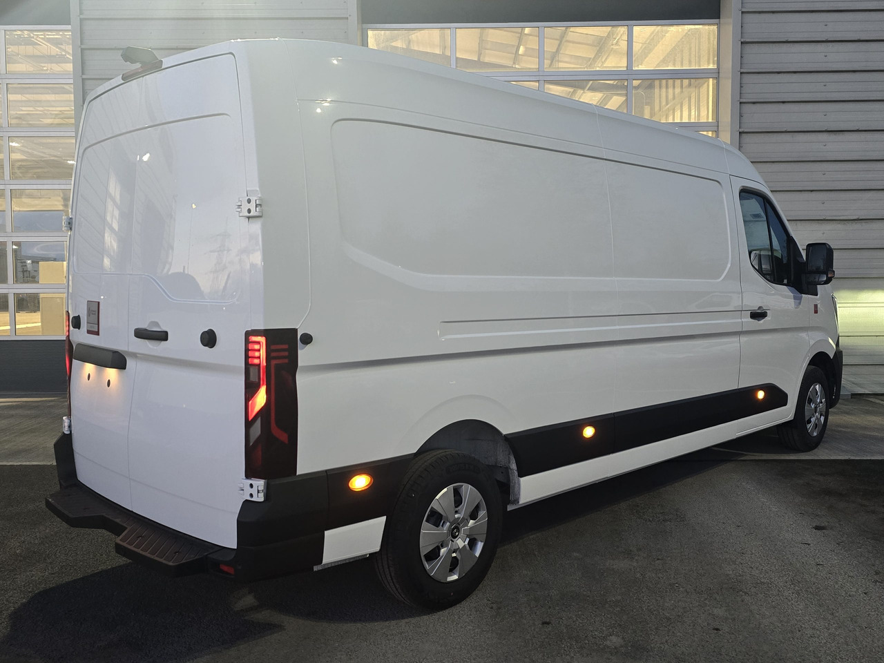 New Stock! Renault Master Red Edition L3H2 White 150BHP FWD 6 Speed Manual - Panel van: picture 5 New Stock! Renault Master Red Edition L3H2 White 150BHP FWD 6 Speed Manual - Panel van: picture 5