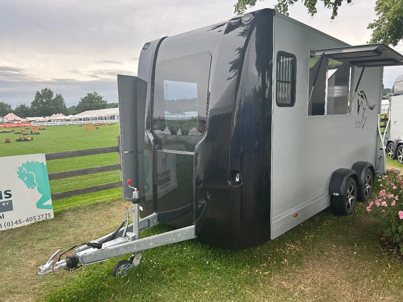 Sirius Voorraad / show modellen Sirius S45 S75 S77 S80 - Horse trailer: picture 5 Sirius Voorraad / show modellen Sirius S45 S75 S77 S80 - Horse trailer: picture 5