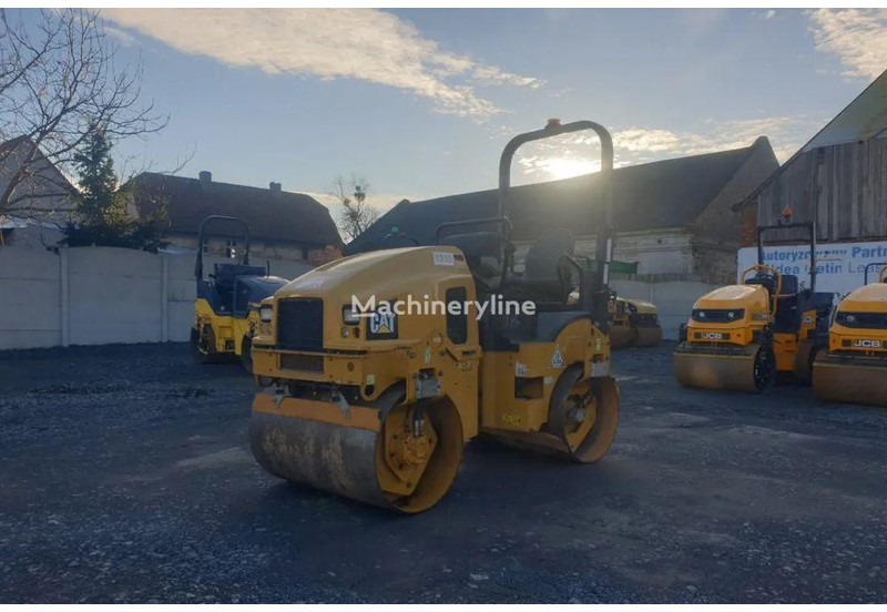 Caterpillar CB 24B road roller - Roller: picture 1 Caterpillar CB 24B road roller - Roller: picture 1