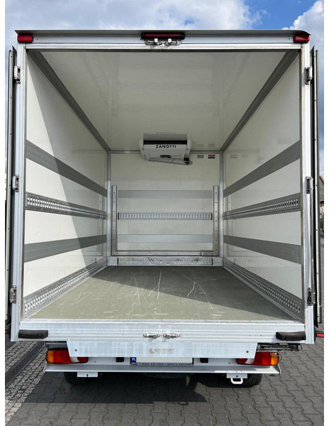Fiat Ducato REFRIGERATOR CONTAINER BED WEBASTO - Refrigerated delivery van: picture 5 Fiat Ducato REFRIGERATOR CONTAINER BED WEBASTO - Refrigerated delivery van: picture 5