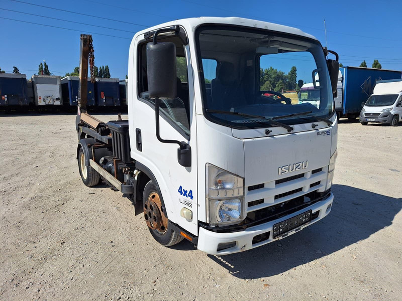 Isuzu 4X4 - container transport - Skip loader truck: picture 1 Isuzu 4X4 - container transport - Skip loader truck: picture 1