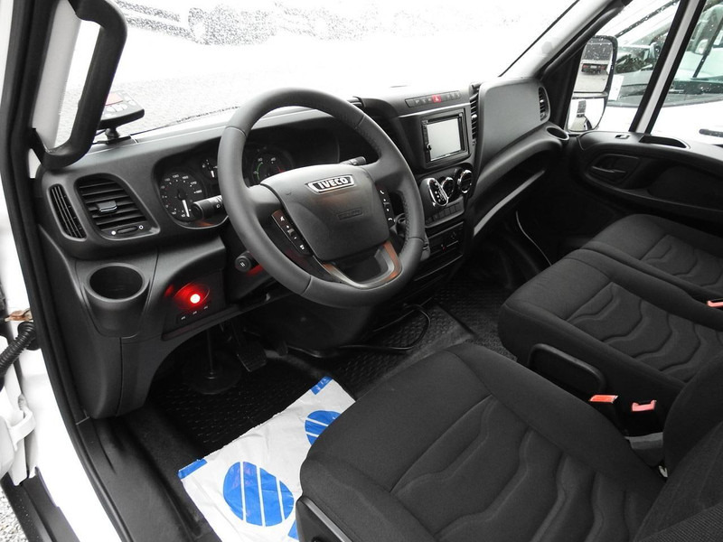 Iveco DAILY 70C17 CHŁODNIA 0*C WINDA 9 PALET ZASILANIE 230V TEMPOMAT K - Refrigerated delivery van: picture 2 Iveco DAILY 70C17 CHŁODNIA 0*C WINDA 9 PALET ZASILANIE 230V TEMPOMAT K - Refrigerated delivery van: picture 2