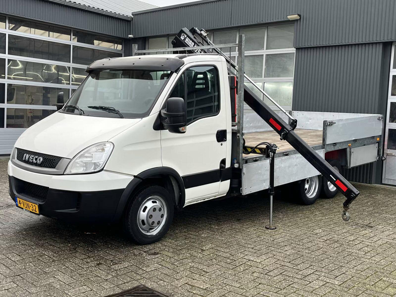 Iveco Daily 40C17 - Flatbed truck + crane - Open body delivery van: picture 1 Iveco Daily 40C17 - Flatbed truck + crane - Open body delivery van: picture 1