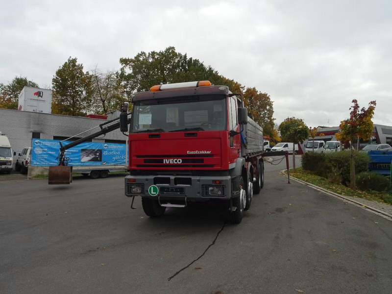Iveco EuroTrakker 32.340 - 3 way tipper truck + crane - Tipper, Crane truck: picture 4 Iveco EuroTrakker 32.340 - 3 way tipper truck + crane - Tipper, Crane truck: picture 4