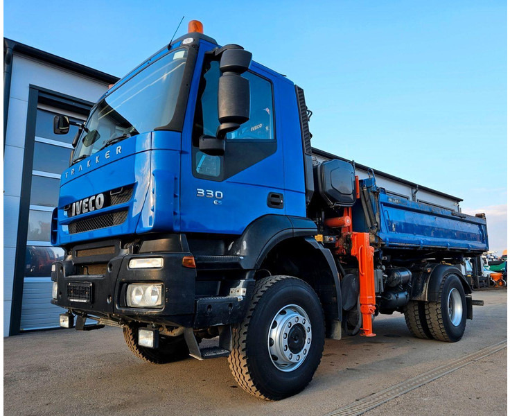 Iveco Trakker 190T33 4x4 M Tipper + Crane Atlas 120.2E - Tipper, Crane truck: picture 1 Iveco Trakker 190T33 4x4 M Tipper + Crane Atlas 120.2E - Tipper, Crane truck: picture 1