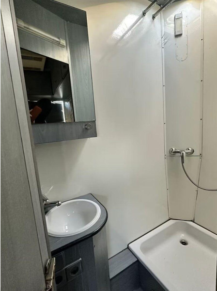 Horse truck MAN 10.224: picture 9