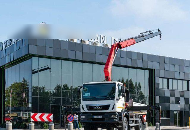 MAN TGM 18.250 4x4 Fassi F215A.0.23 Active HDS Cran - Dropside/ Flatbed truck, Crane truck: picture 1 MAN TGM 18.250 4x4 Fassi F215A.0.23 Active HDS Cran - Dropside/ Flatbed truck, Crane truck: picture 1