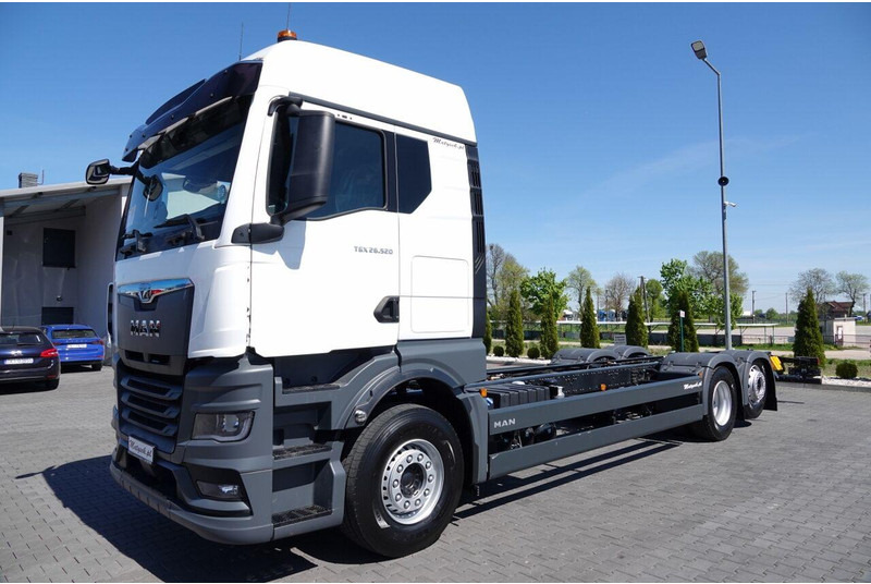 MAN TGX 26.520 / 6x2 / RAMA DŁ. 9,1M / OŚ PODNOSZONA / SKRĘTNA  / DO - Cab chassis truck: picture 2 MAN TGX 26.520 / 6x2 / RAMA DŁ. 9,1M / OŚ PODNOSZONA / SKRĘTNA  / DO - Cab chassis truck: picture 2