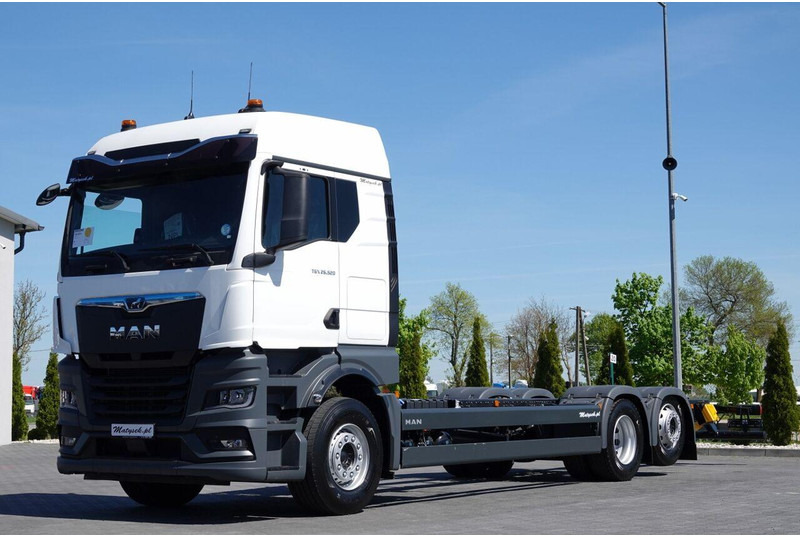 MAN TGX 26.520 / 6x2 / RAMA DŁ. 9,1M / OŚ PODNOSZONA / SKRĘTNA  / DO - Cab chassis truck: picture 1 MAN TGX 26.520 / 6x2 / RAMA DŁ. 9,1M / OŚ PODNOSZONA / SKRĘTNA  / DO - Cab chassis truck: picture 1