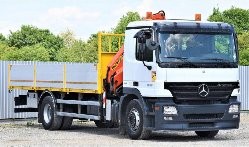 Mercedes-Benz ACTROS 1832 - Tipper, Crane truck: picture 3 Mercedes-Benz ACTROS 1832 - Tipper, Crane truck: picture 3