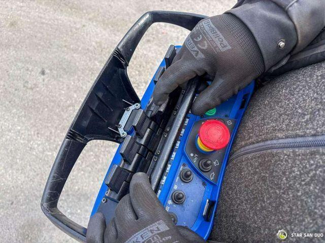 Tipper, Crane truck Mercedes-Benz ACTROS 3341 6x6 HMF 4220 K4 CRANE KIPPER: picture 17 Tipper, Crane truck Mercedes-Benz ACTROS 3341 6x6 HMF 4220 K4 CRANE KIPPER: picture 17