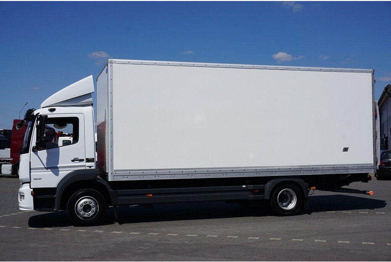 Mercedes-Benz ATEGO / 1221 / ACC / EURO 6 / KONTENER + WINDA / 17 PALET - Box truck: picture 3 Mercedes-Benz ATEGO / 1221 / ACC / EURO 6 / KONTENER + WINDA / 17 PALET - Box truck: picture 3