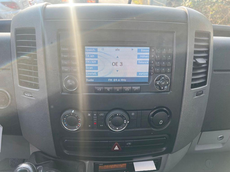 Mini artic tractor unit Mercedes-Benz SPRINTER 519: picture 15