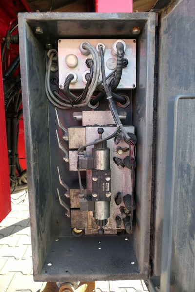 Low loader semi-trailer Nooteboom NISKOPODWOZIE LAWETA / 4 OSIOWA / DMC: 73500 KG / NAJAZDY HYDRAU: picture 15 Low loader semi-trailer Nooteboom NISKOPODWOZIE LAWETA / 4 OSIOWA / DMC: 73500 KG / NAJAZDY HYDRAU: picture 15